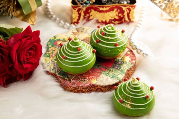 【ヒルトン東京】新スイーツ＆ランチビュッフェ『King ＆ Queenのクリスマス』開催