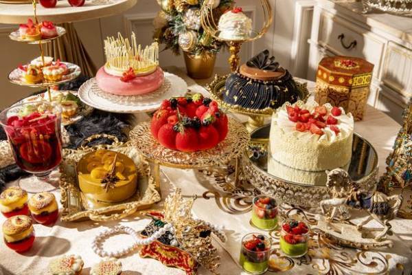 【ヒルトン東京】新スイーツ＆ランチビュッフェ『King ＆ Queenのクリスマス』開催