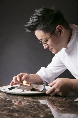 【ヒルトン東京】新スイーツ＆ランチビュッフェ『King ＆ Queenのクリスマス』開催