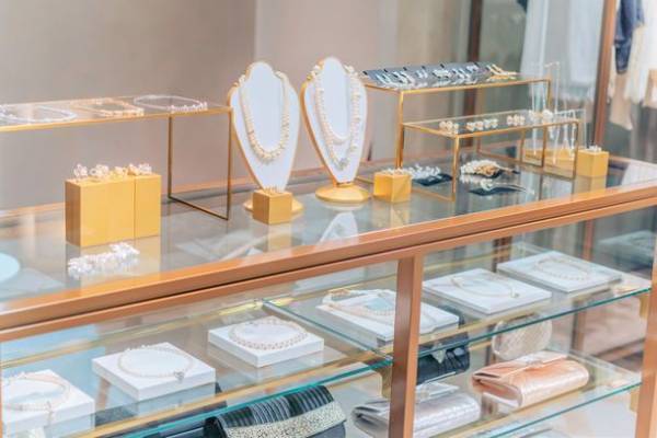 ヘアメイク&ネイル&レンタルフォーマルドレス専門店『atrium chouchou』が阪神梅田本店にNEW OPEN！