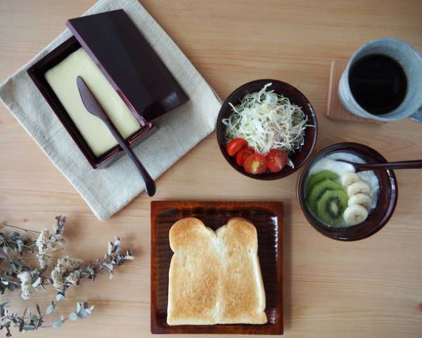 ［漆×パン］伝統工芸「飛騨春慶塗」の新しい価値　「飛騨春慶　朝食セット」発売　趣のある上品なパン皿、バターナイフ、ボウル、スプーンなどで優雅な朝のスタートを