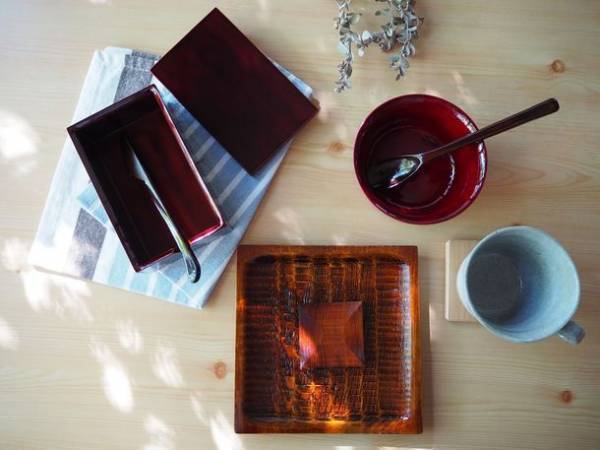 ［漆×パン］伝統工芸「飛騨春慶塗」の新しい価値　「飛騨春慶　朝食セット」発売　趣のある上品なパン皿、バターナイフ、ボウル、スプーンなどで優雅な朝のスタートを