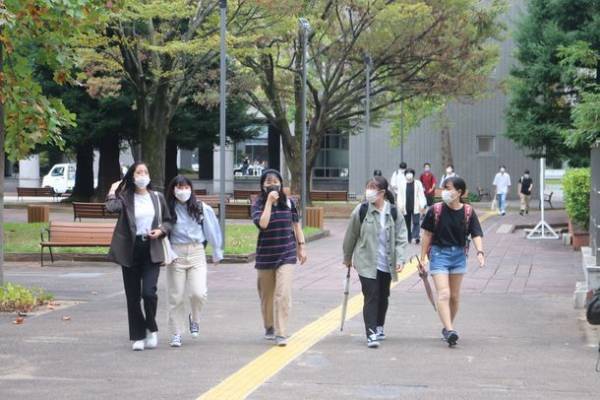 ハイブリッド授業再開 キャンパスに活気　困窮学生には、100円夕食で支援