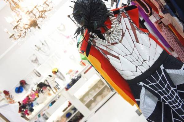 業界初の10万点の衣装＋スタジオ完備のライバー事務所を設立！抜群のサポートサービス付・芸能人＆モデルさん等の着用衣装多数