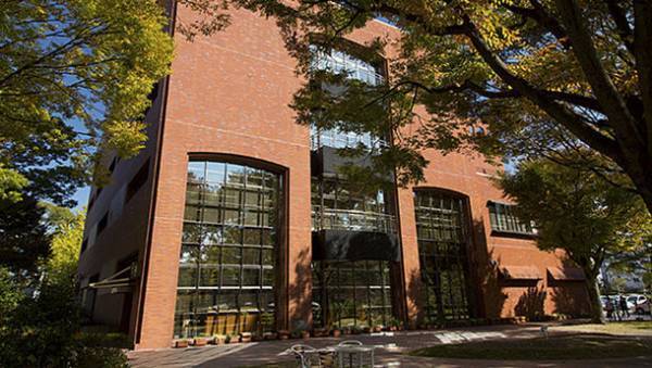 築52年の久留米市公共建築物がZEB認証を取得！岡山県の備前グリーンエネルギー株式会社が改修工事設計