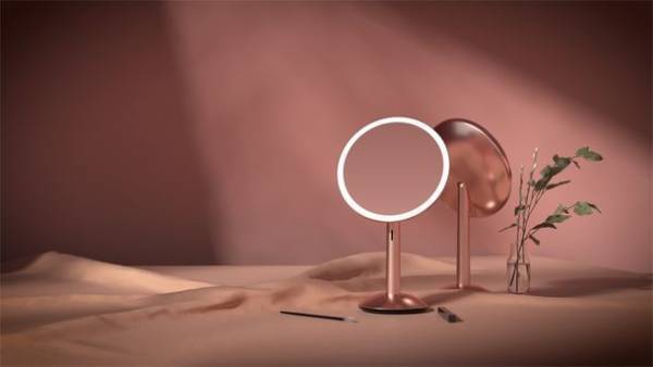 クリスマスプレゼントにも！自然光を再現するライト付きスマートセンサーミラー「ガラミラー」47％OFF割引＋収納ケース付きキャンペーン開催