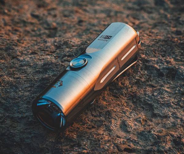 アウトドアに最適な極ミニチタン製高級LED懐中電灯をクラウドファンディングサイト「Machi-ya」にて11月27日まで先行販売開始！