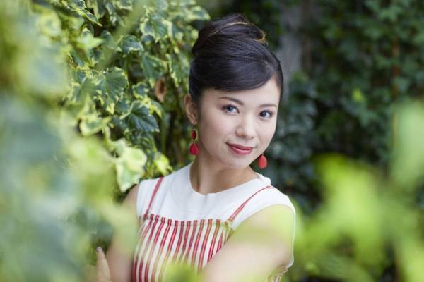 口笛奏者の加藤万里奈が「名前の無い駅」で歌手デビュー！～口笛とは違う新たなジャンルに挑戦～