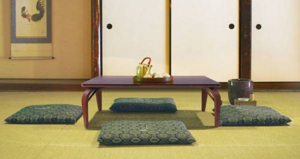 ヤマダホールディングス　オリジナル商品　秋田木工社製　曲木家具こたつを発売