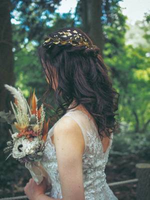 流行の金箔ヘア・金箔ネイル(※1)に伝統の金沢箔を。美容師と共に開発した新しい工芸品。2021年10月21日より箔一各店にてヘア・ネイル用金沢箔を発売