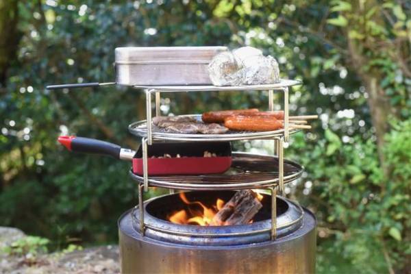 円筒型焚火台で料理を楽しめる、新発想の焚火台用ゴトク『SINOBIRING(シノビリング)R』10/29(金)発売！