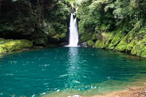 映画「竜とそばかすの姫」の舞台のモデル『仁淀ブルー』を求めて観光客が急増　清流が育む地域文化を体験する“聖地巡礼”　仁淀ブルー体験博が初開催　10月22日(金)～11月30日(火)