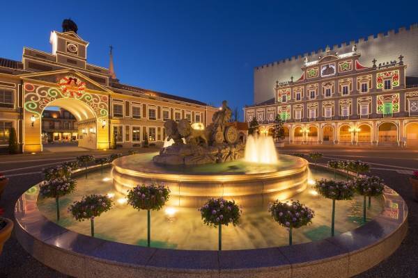 【志摩スペイン村】11月12日（金）　高さ約7ｍのクリスマスビッグツリー登場！「スパークリング・クリスマス」の実施