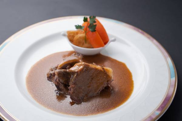 【志摩スペイン村】11月12日（金）　高さ約7ｍのクリスマスビッグツリー登場！「スパークリング・クリスマス」の実施