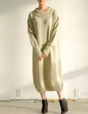 内田理央も塩野瑛久も注目！「シンプルだけど素敵♪」異なるデザインのビジューボタンがお洒落なランタンスリーブシャツ！TOKYO FM「Qoo10 presents 内田理央の明日、なに着よ？」