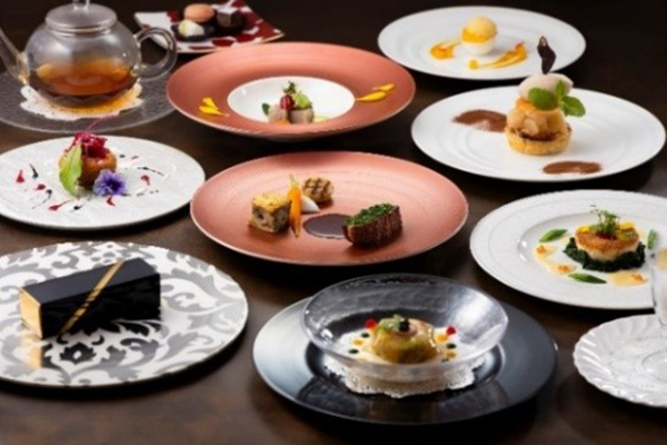 煌びやかな料理とともにとびきり素敵なクリスマスをクリスマス期間限定 レストランディナー2021年12月18日(土)～25日(土) JRホテルクレメント高松にて