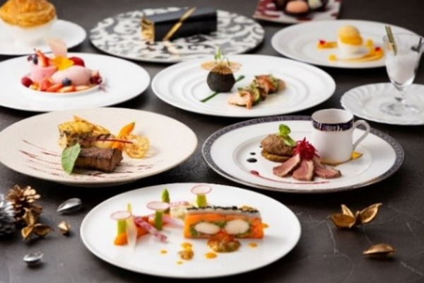 煌びやかな料理とともにとびきり素敵なクリスマスをクリスマス期間限定 レストランディナー2021年12月18日(土)～25日(土) JRホテルクレメント高松にて