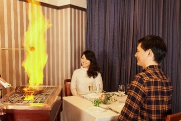 煌びやかな料理とともにとびきり素敵なクリスマスをクリスマス期間限定 レストランディナー2021年12月18日(土)～25日(土) JRホテルクレメント高松にて