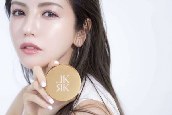 レカルカ、イメージモデルに美香を起用した『イルミネイトパウダー』11月4日、銀座・渋谷で先行発売　～自分用やギフト用にも最適なホリデーキット同時リリース～