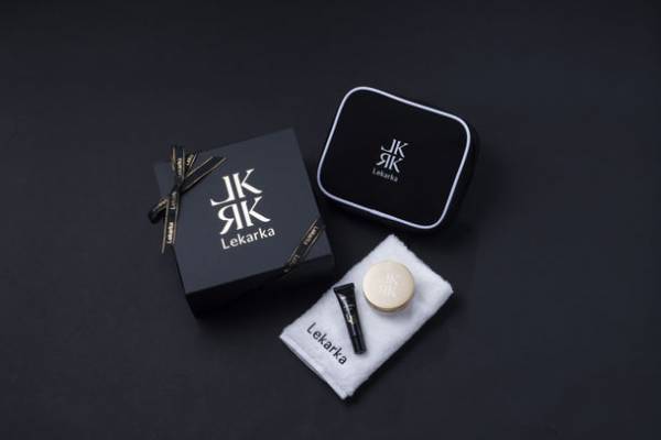 レカルカ、イメージモデルに美香を起用した『イルミネイトパウダー』11月4日、銀座・渋谷で先行発売　～自分用やギフト用にも最適なホリデーキット同時リリース～