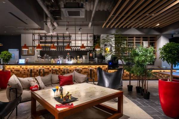 “イビススタイルズ大阪難波＆イビス大阪梅田”ホテル滞在×関西×エンターテイメント企画Vol.2　ご宿泊者は無料でマンガ読み放題！おこもり『マンガ・ステイ』