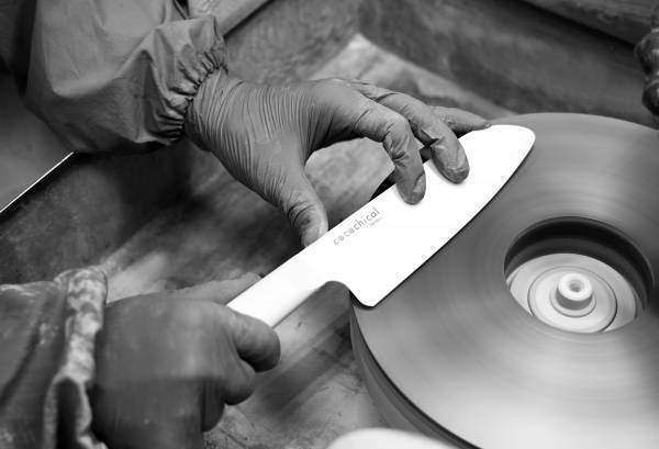 11月8日は「刃物の日」京セラ製セラミックナイフの切れ味の秘密