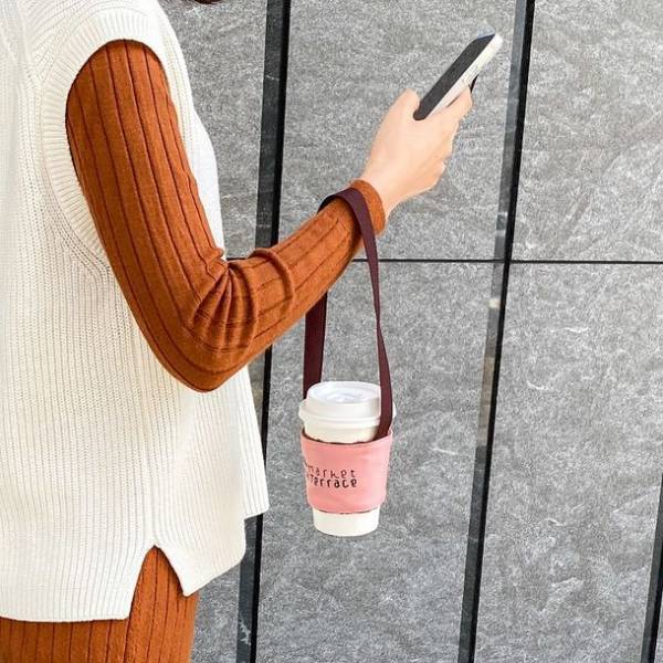 カフェやコンビニドリンクのテイクアウトに最適！持ち歩きできる『テイクアウトカップホルダー』を発売