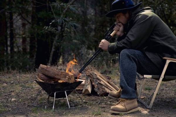 ＜先着30名限定＞Makuake達成率3,020％達成！「火吹き棒・火バサミ・フック・灰かき」が1つになった多機能薪バサミ、購入者にフックを限定プレゼント開始！～秋・冬キャンプのお供に～