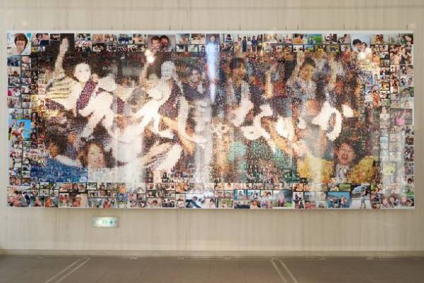 笑顔の写真がモザイクアートに！東海テレビ　新春エリアドラマ『家族の写真』ドラマ登場の巨大写真パネルを豊橋市役所に展示