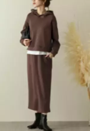 内田理央もテンションアップ！「また可愛いの来た～♪」ソフトでストレッチが効いたパーカー＆スカートのダンボール セットアップ！TOKYO FM「Qoo10 presents 内田理央の明日、なに着よ？」