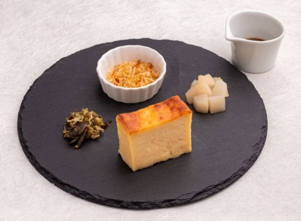 「月のホテル」1周年記念企画 第2弾！世界的パティシエ 辻口 博啓シェフ監修による地酒を活かした和のスイーツ2種を11月27日より販売開始　～「月のホテル」オリジナルスイーツ～