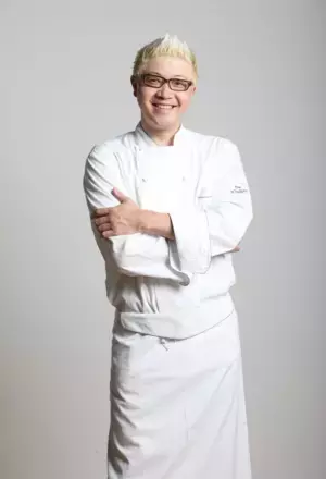 「月のホテル」1周年記念企画 第2弾！世界的パティシエ 辻口 博啓シェフ監修による地酒を活かした和のスイーツ2種を11月27日より販売開始　～「月のホテル」オリジナルスイーツ～