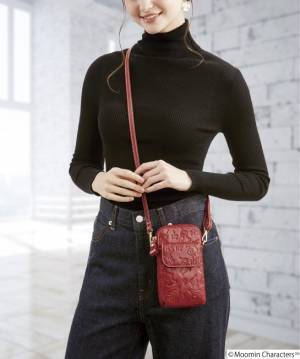 「リトルミイ 赤いラム革のスマホポシェット」新発売！スマホがサッと出せる、ミニマムサイズのポシェットです。