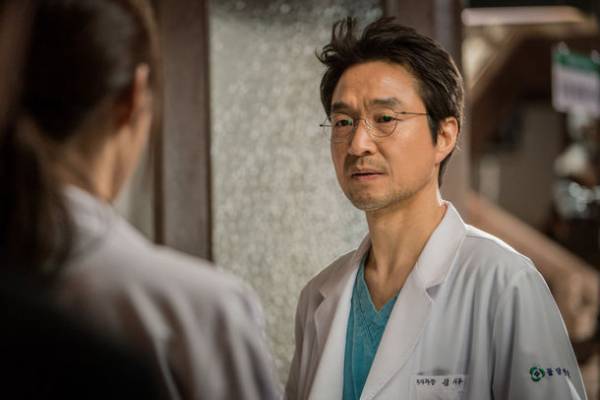 天才外科医を演じたハン・ソッキュは理想の上司！？あのリセットキスの舞台裏も大公開！若手医師たちの成長と葛藤を描くメディカルラブロマンス「浪漫ドクター キム・サブ2」　DVD収録の特典映像の一部をYouTubeで特別先行公開！