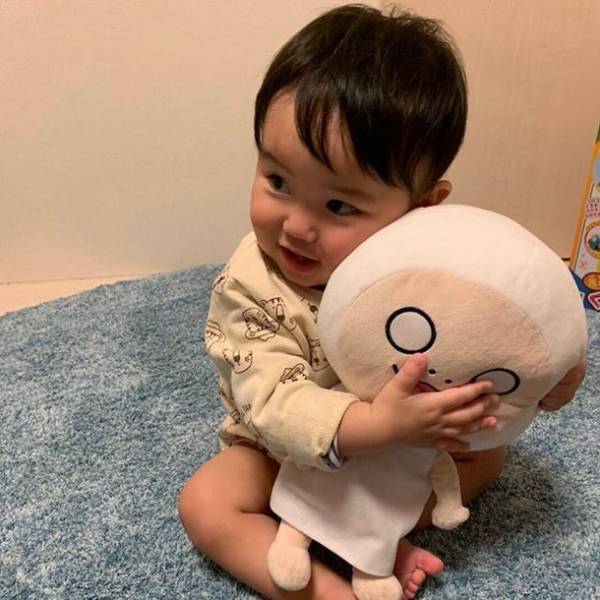 赤ちゃん泣き止む動画で大人気「しろめちゃん」の抱っこサイズのぬいぐるみ(30cm)三代目が入荷！～販売再開～