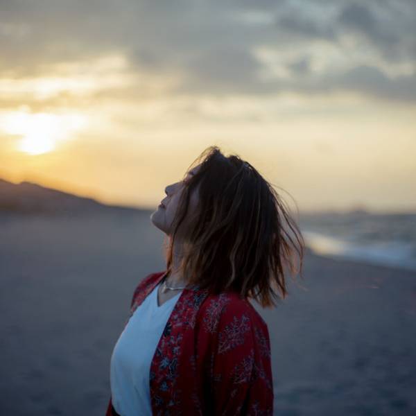 力強くも心に寄り添う楽曲と【鳥取砂丘】の壮大なスケール感でMVとしても魅了される作品。