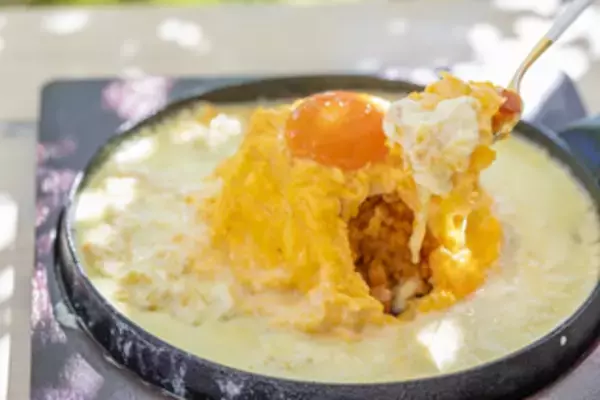 デカ盛り海鮮丼・ジャンボ餃子・ジューシー肉バーガー・熱々チーズオムライス　食のテーマパーク「伊豆・村の駅」にて新フードメニューの『食フェス』開催！