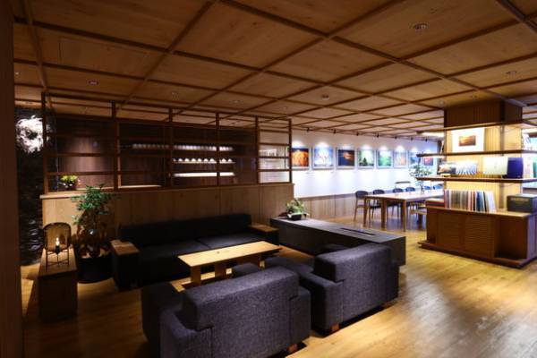 長野県志賀高原に、カメラマンが集うスペース「志賀高原フォトグラファーズセンター」が12月1日にオープン