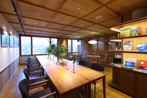 長野県志賀高原に、カメラマンが集うスペース「志賀高原フォトグラファーズセンター」が12月1日にオープン