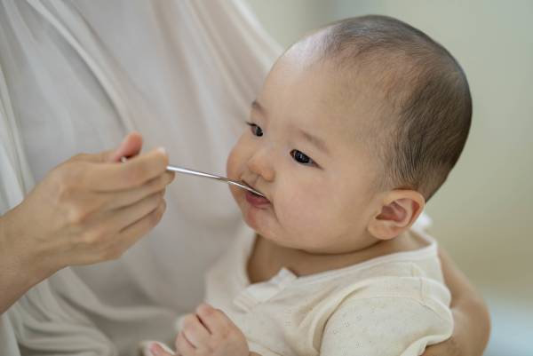 新生児から飲めるプレバイオティクス「ママ&キッズ ベビーオリゴ(R)」が「第14回 ペアレンティングアワード」のモノ部門を受賞！