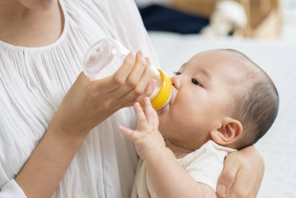 新生児から飲めるプレバイオティクス「ママ&キッズ ベビーオリゴ(R)」が「第14回 ペアレンティングアワード」のモノ部門を受賞！