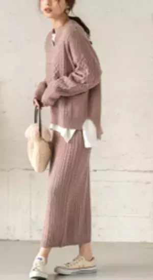 内田理央もパントビスコも驚き！「めっちゃ画期的！！」お洒落でハイブリッドなストール風カーデ♪TOKYO FM「Qoo10 presents 内田理央の明日、なに着よ？」