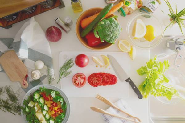 感動の切りごこち！刃あたりやわらかな『シリコンまな板』全国のホームセンター・通販で12月上旬販売開始