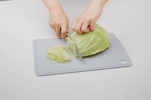 感動の切りごこち！刃あたりやわらかな『シリコンまな板』全国のホームセンター・通販で12月上旬販売開始