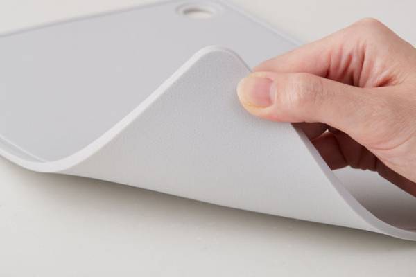 感動の切りごこち！刃あたりやわらかな『シリコンまな板』全国のホームセンター・通販で12月上旬販売開始