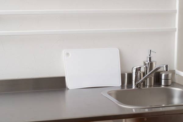 感動の切りごこち！刃あたりやわらかな『シリコンまな板』全国のホームセンター・通販で12月上旬販売開始