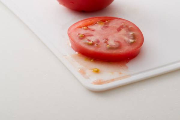 感動の切りごこち！刃あたりやわらかな『シリコンまな板』全国のホームセンター・通販で12月上旬販売開始