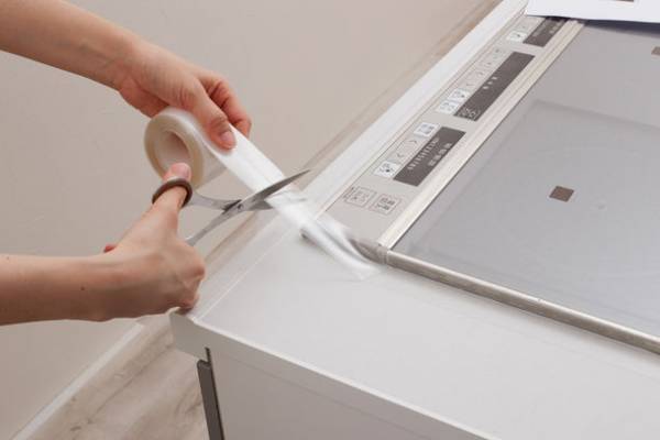 隙間に貼って水垢・汚れ・カビを防ぐ！！『お掃除ラクラクカビ汚れ防止テープ L字タイプ』全国のホームセンター＆通販で12月から販売開始