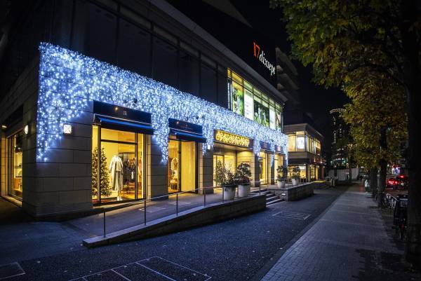 ペーパーアートと自然が融合した冬のイルミネーション