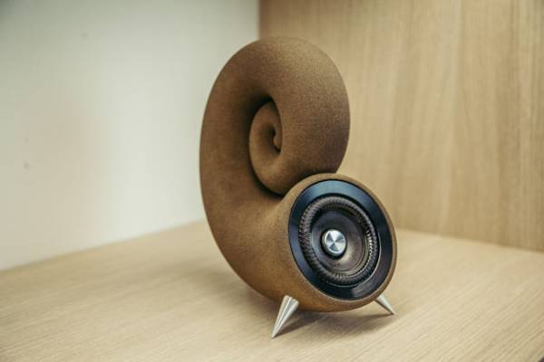 蔦屋家電＋に、世界初の「砂のスピーカー」うず巻き型デスクトップスピーカーのDEEPTIMEが登場！